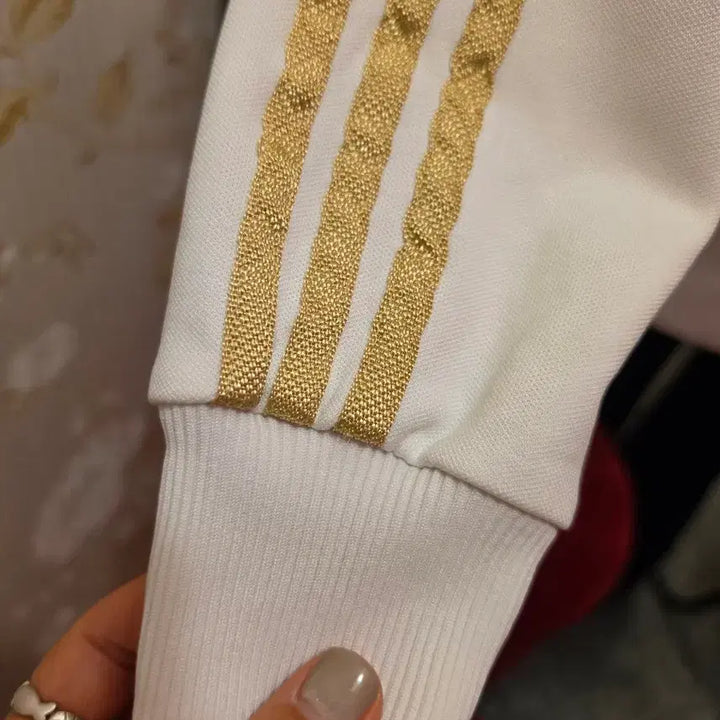 [BUNJANG] Adidas Glitter Track Top Jersey (White &amp; Gold) Size 85 / 7/38 아디다스 글리터 트랙탑 져지(화이트,흰금)85사이즈