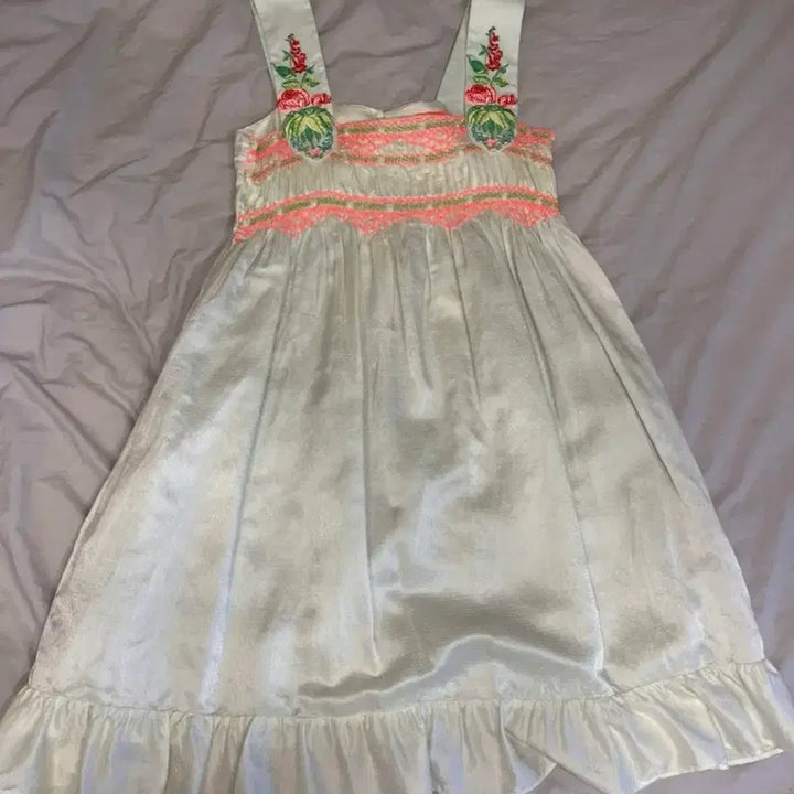 [SOLD OUT] Manoush 마누슈 민트 로즈 가든 자수 프릴 원피스_38 사이즈