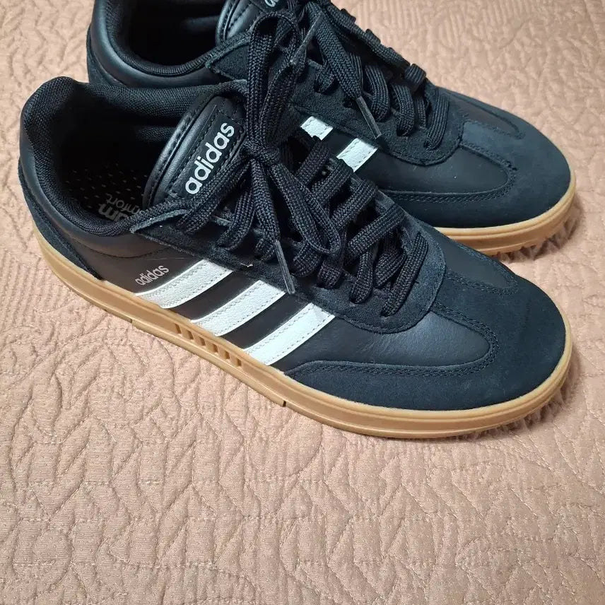 [BUNJANG] Adidas Gradas Core Black Sneakers / 255 아디다스 그라다스 코어 블랙 운동화 [4024A]
