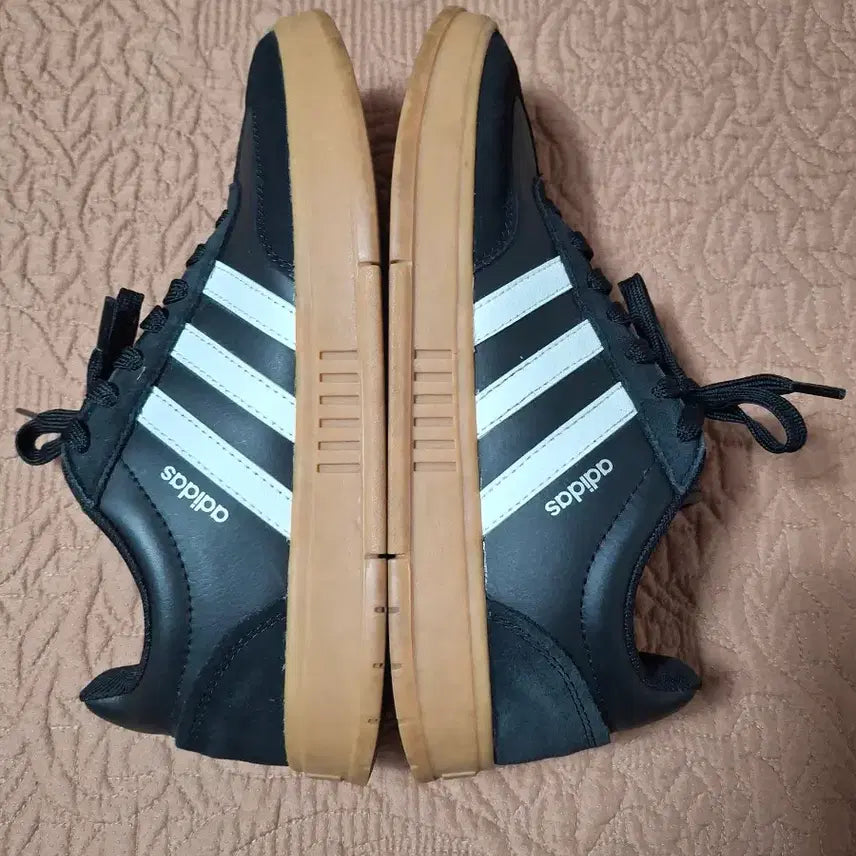 [BUNJANG] Adidas Gradas Core Black Sneakers / 255 아디다스 그라다스 코어 블랙 운동화 [4024A]