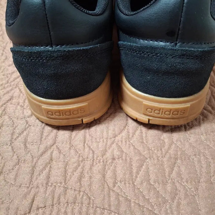 [BUNJANG] Adidas Gradas Core Black Sneakers / 255 아디다스 그라다스 코어 블랙 운동화 [4024A]