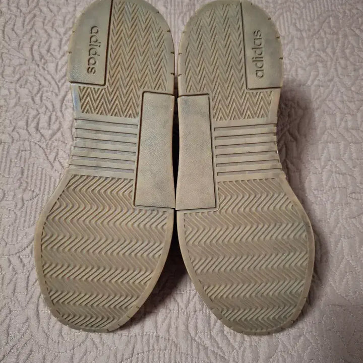 [BUNJANG] Adidas Gradas Core Black Sneakers / 255 아디다스 그라다스 코어 블랙 운동화 [4024A]