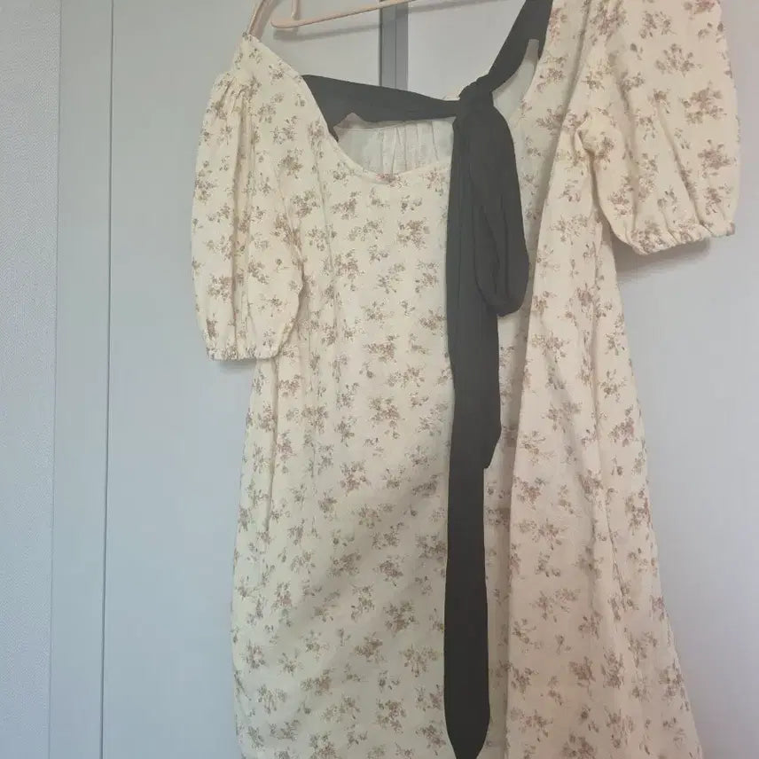 [SOLD OUT] 콜로신스 블랙 타이 블라우스 빈티지 플라워