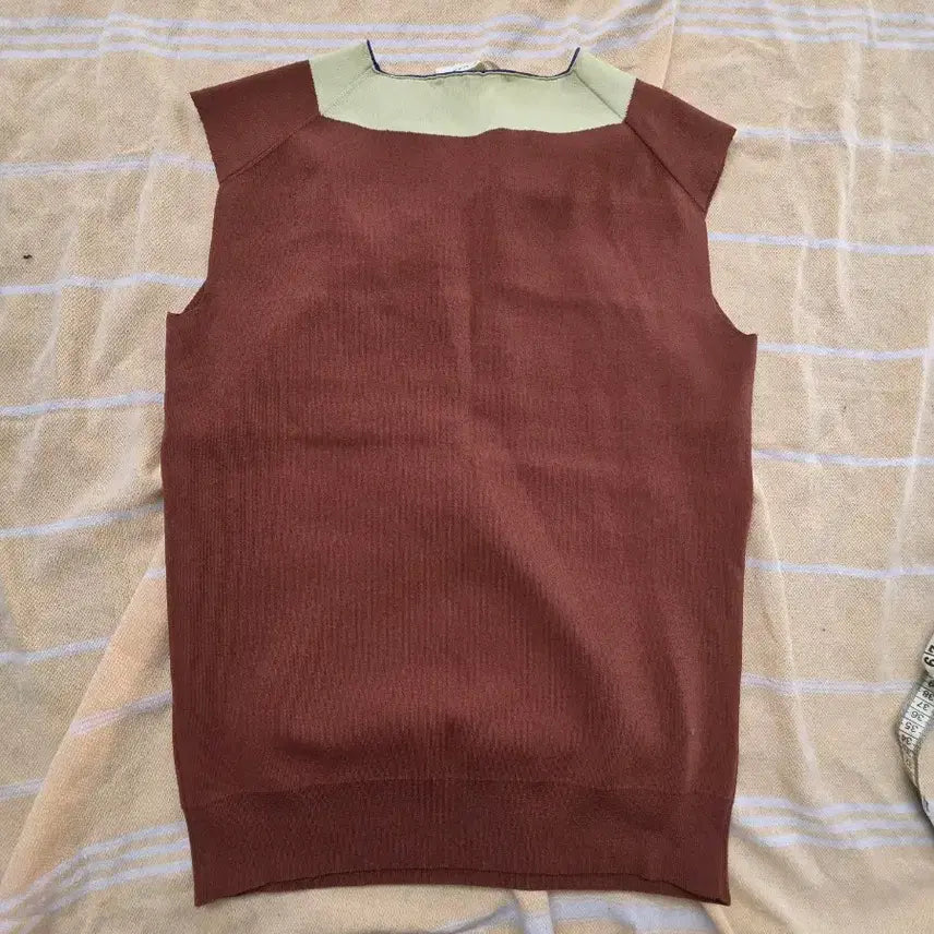 [SOLD OUT] 미샤 MICAAH 브이넥 니트 조끼 브라운