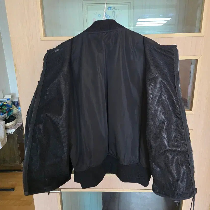 [BUNJANG] GLACK MA-1 Jacket - Black / 매력적인 디자인의 GLACK MA-1 자켓이에요블랙 입니다