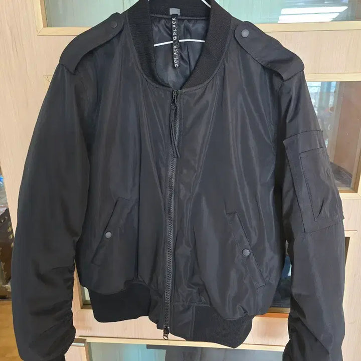 [BUNJANG] GLACK MA-1 Jacket - Black / 매력적인 디자인의 GLACK MA-1 자켓이에요블랙 입니다