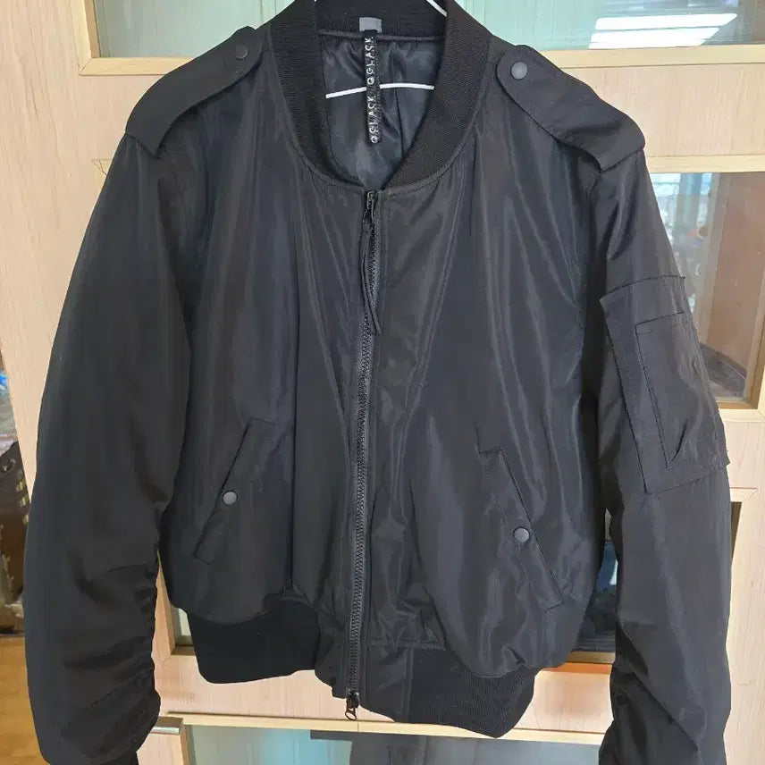 [BUNJANG] GLACK MA-1 Jacket - Black / 매력적인 디자인의 GLACK MA-1 자켓이에요블랙 입니다