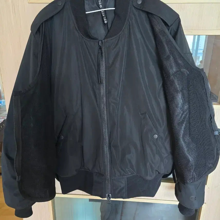 [BUNJANG] GLACK MA-1 Jacket - Black / 매력적인 디자인의 GLACK MA-1 자켓이에요블랙 입니다
