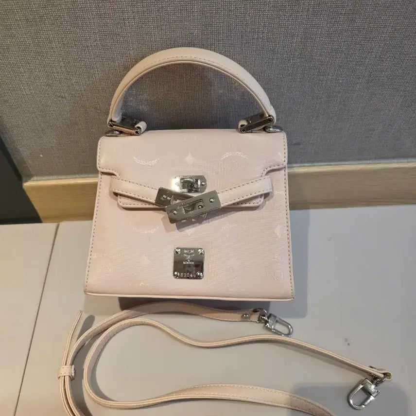 [SOLD OUT] MCM 숄더백 겸 토트백 베이비핑크 켈리백