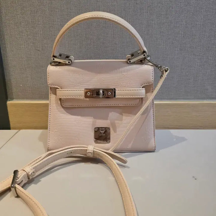 [SOLD OUT] MCM 숄더백 겸 토트백 베이비핑크 켈리백