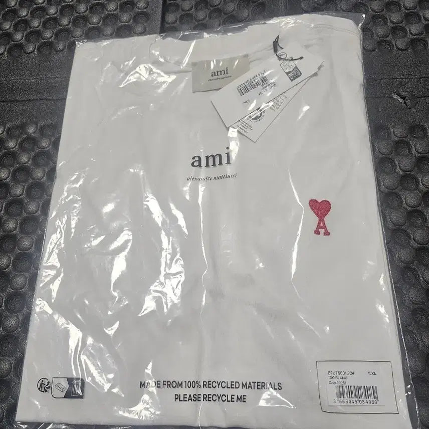 [BUNJANG] Ami Small Heart Logo T-shirt White XL / 아미 스몰 하트 로고 반팔 티셔츠 화이트 XL
