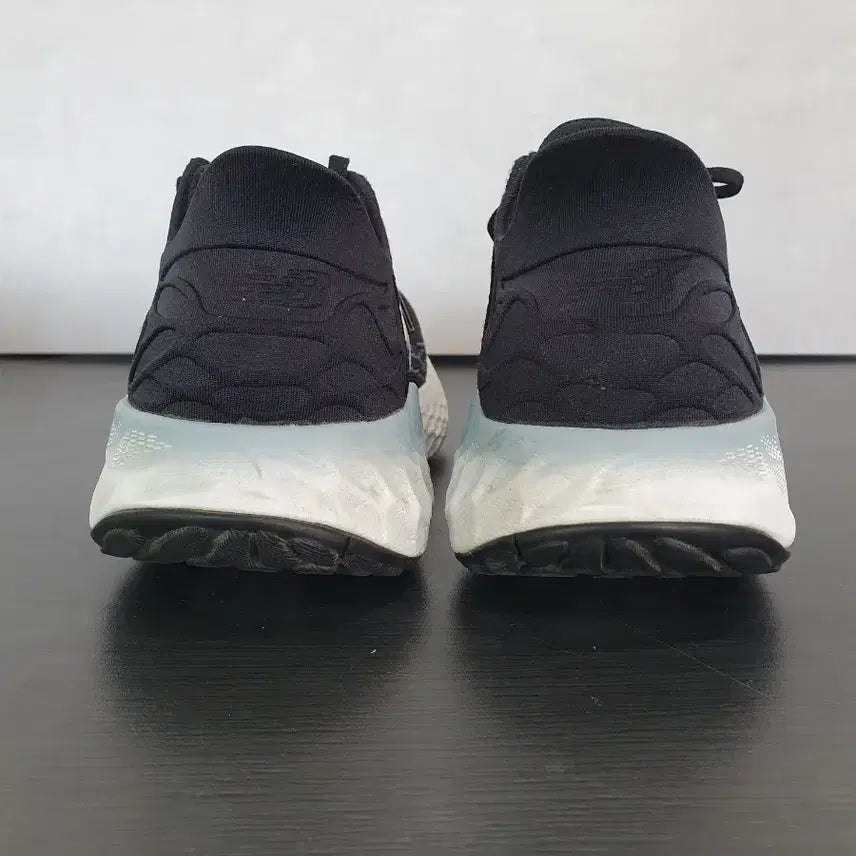 [SOLD OUT] 뉴발란스 프레쉬폼 x 1080 v11 블랙 썬더 (245)