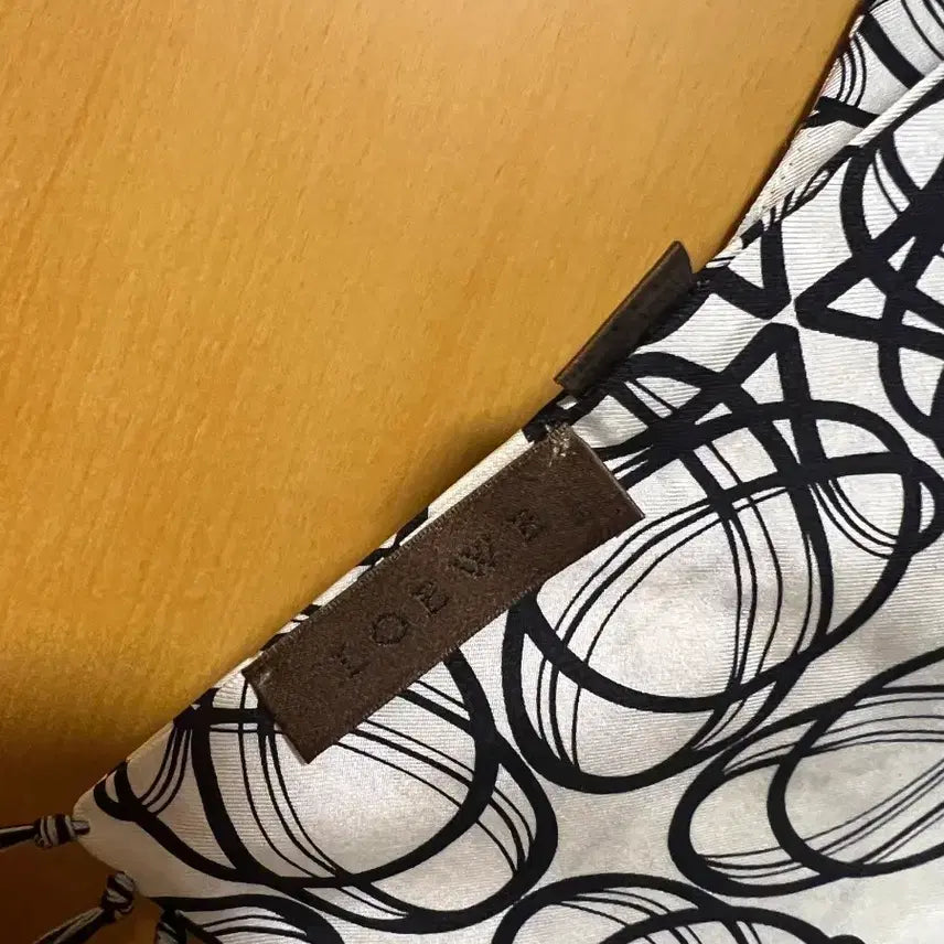[BUNJANG] Loewe Silk Long Scarf / 정품  로에베 스카프
