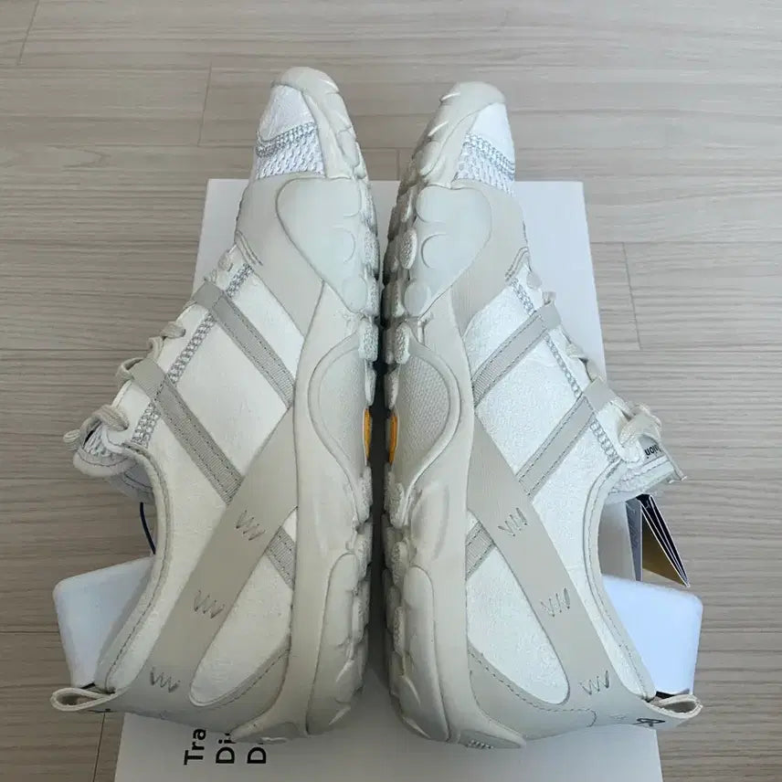 [SOLD OUT] 뉴발란스 디스트릭트비전 MT10O District Vision
