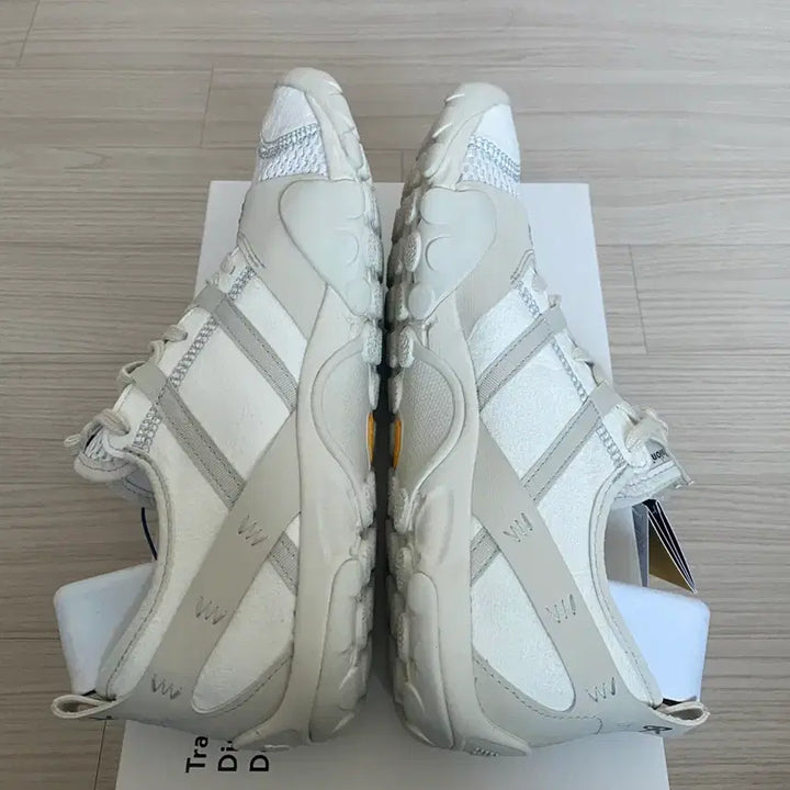 [SOLD OUT] 뉴발란스 디스트릭트비전 MT10O District Vision