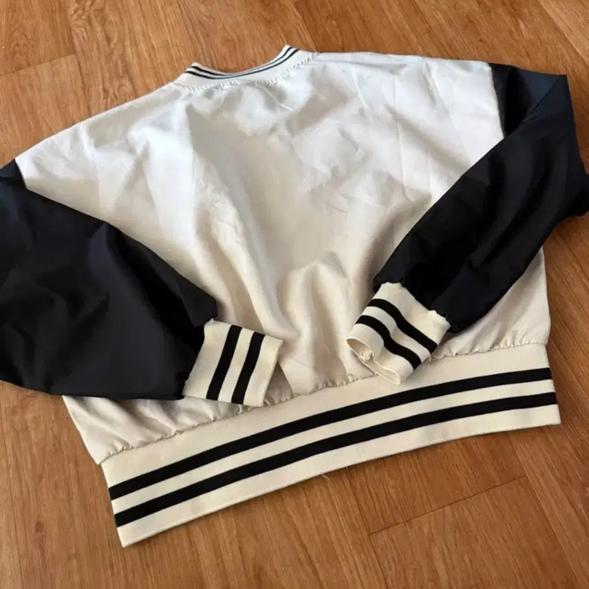 [SOLD OUT] 비비안웨스트우드 봄버 바람막이 자켓 화이트/블랙