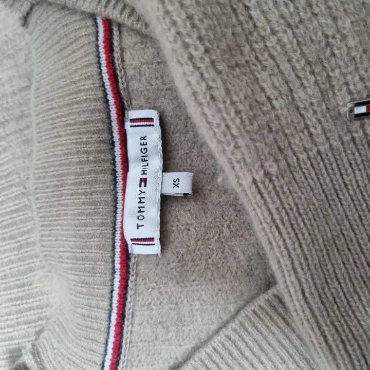[BUNJANG] Tommy Hilfiger V-Neck Crop Knit Sweater / 타미힐피거 V넥 크롭 니트