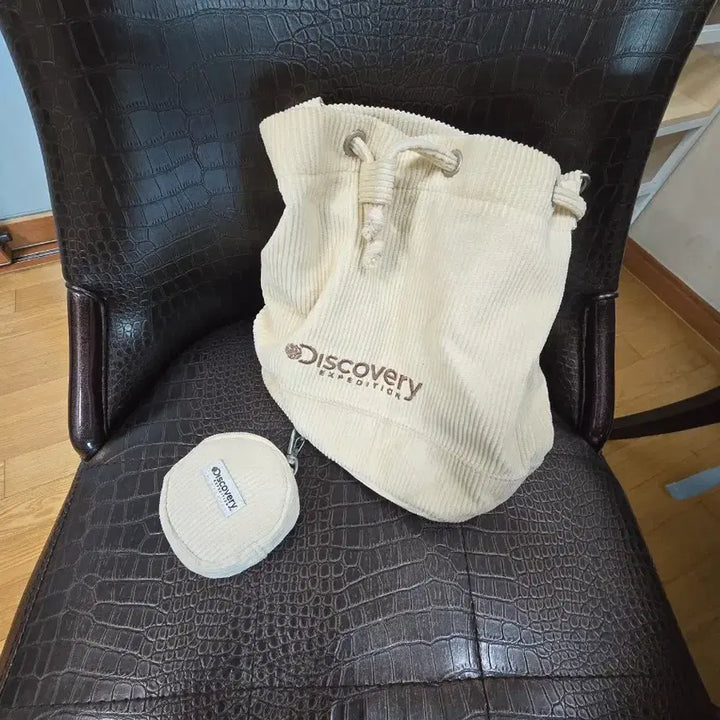 [BUNJANG] Discovery Corduroy Bucket Bag Ivory / 디스커버리 코듀로이 버킷백 아이보리 골덴 가방
