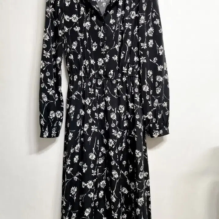 [SOLD OUT] 카라있는 꽃그림 원피스