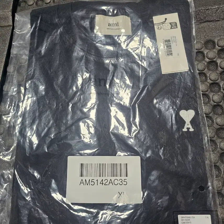 [BUNJANG] BTS Army Small Heart Black T-shirt XL / 아미 스몰 하트 블랙 반팔 티셔츠 XL