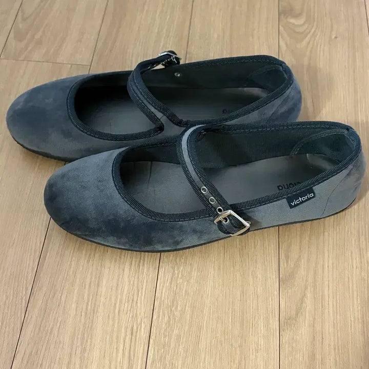 [BUNJANG] Victoria Velvet Mary Jane Flat Shoes / 빅토리아 벨벳 메리제인 플랫 슈즈 차콜