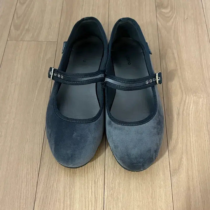 [BUNJANG] Victoria Velvet Mary Jane Flat Shoes / 빅토리아 벨벳 메리제인 플랫 슈즈 차콜
