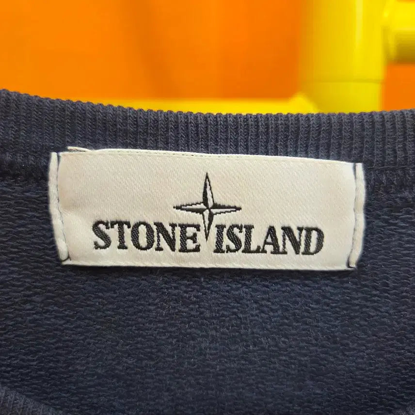 [SOLD OUT] M 정품 스톤아일랜드 네이비 맨투맨