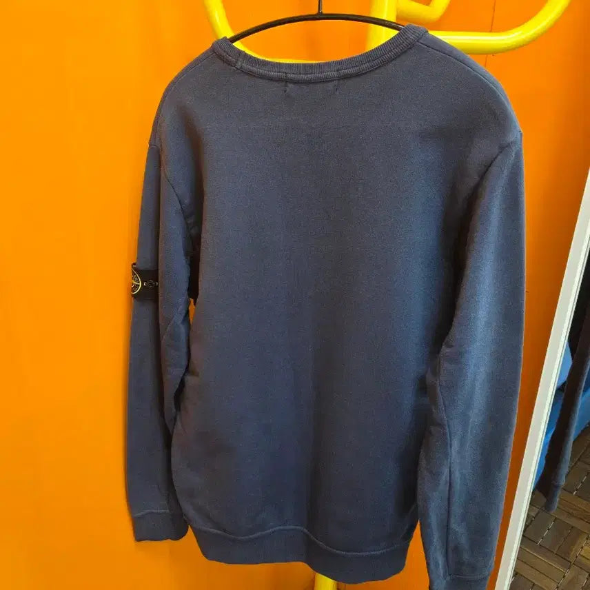 [SOLD OUT] M 정품 스톤아일랜드 네이비 맨투맨