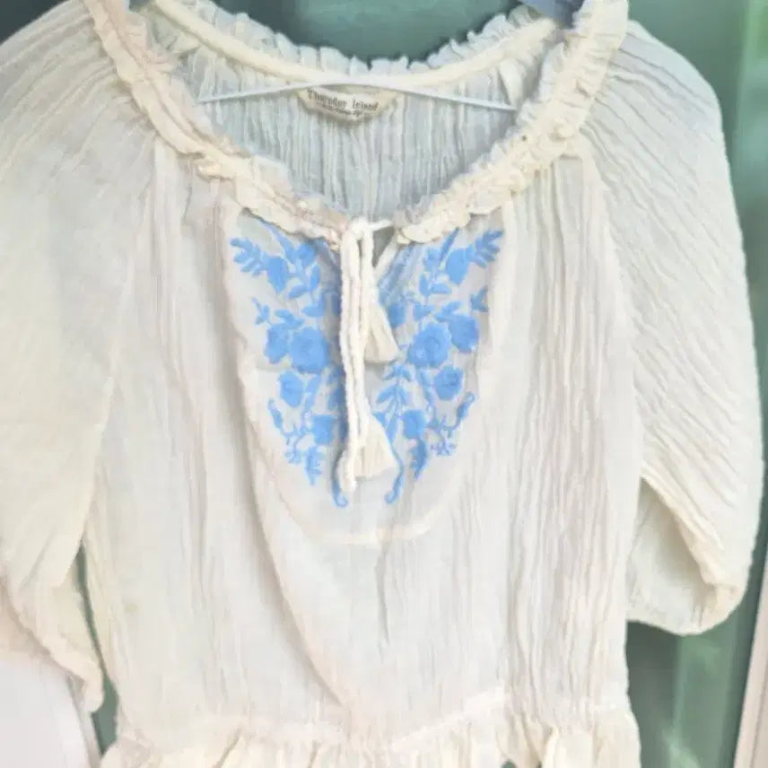 [SOLD OUT] Thursday Island 화이트 플라워 블라우스