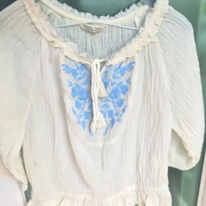 [SOLD OUT] Thursday Island 화이트 플라워 블라우스