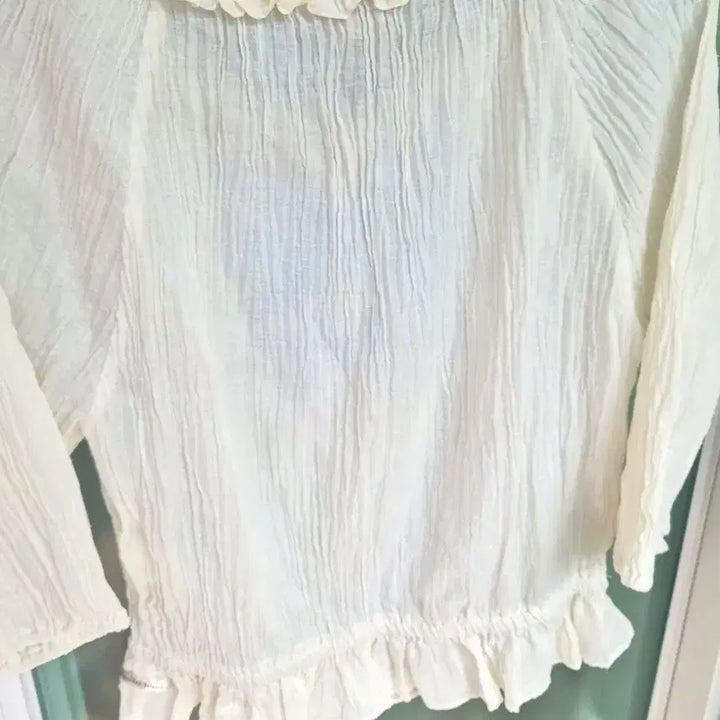 [SOLD OUT] Thursday Island 화이트 플라워 블라우스