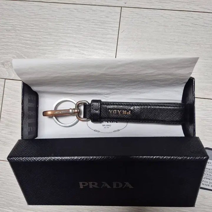 [SOLD OUT] 프라다 키링