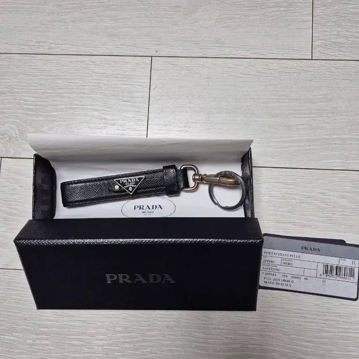 [SOLD OUT] 프라다 키링