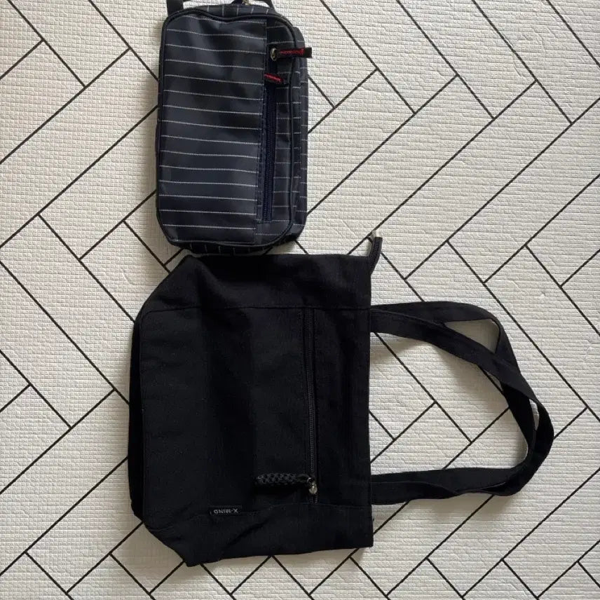 [BUNJANG] Black Tote Bag &amp; Stripe Crossbody Bag Set / 블랙 토트백 + 스트라이프 크로스백 세트 +파우치 3종