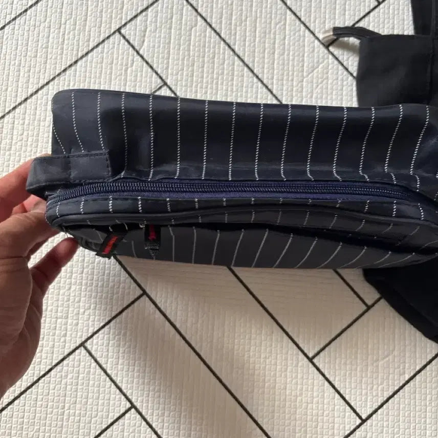 [BUNJANG] Black Tote Bag &amp; Stripe Crossbody Bag Set / 블랙 토트백 + 스트라이프 크로스백 세트 +파우치 3종