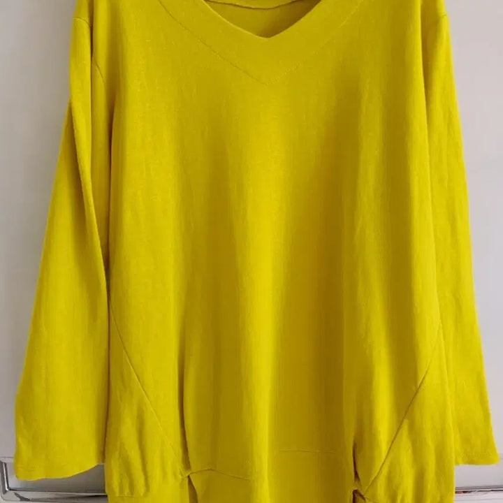 [BUNJANG] Yellow V-Neck Long Sleeve T-Shirt / 노란색 브이넥 루즈핏 긴팔 티셔츠