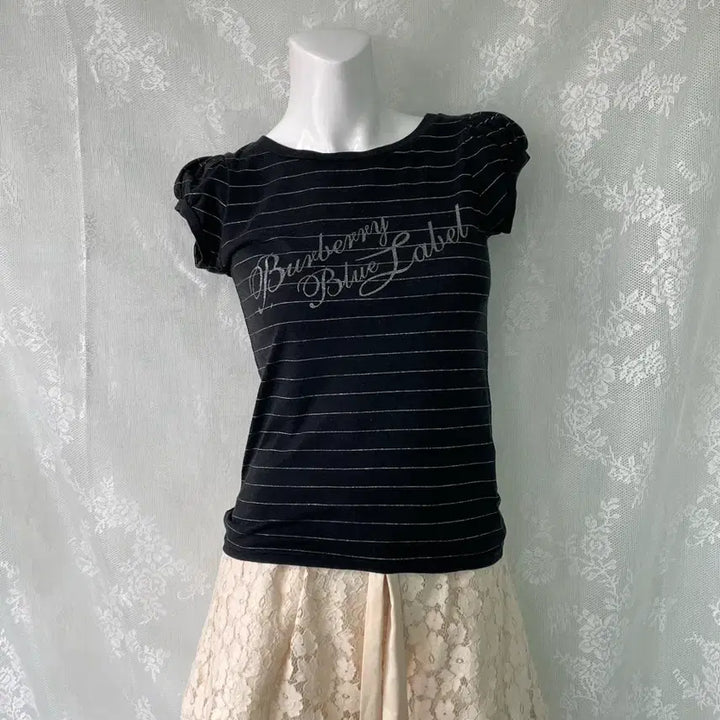[BUNJANG] Burberry Silver Stripe Printed T-shirt / 버버리 실버 스트라이프 프린팅 반팔 1076 모리걸 y2k 스트릿 갸루