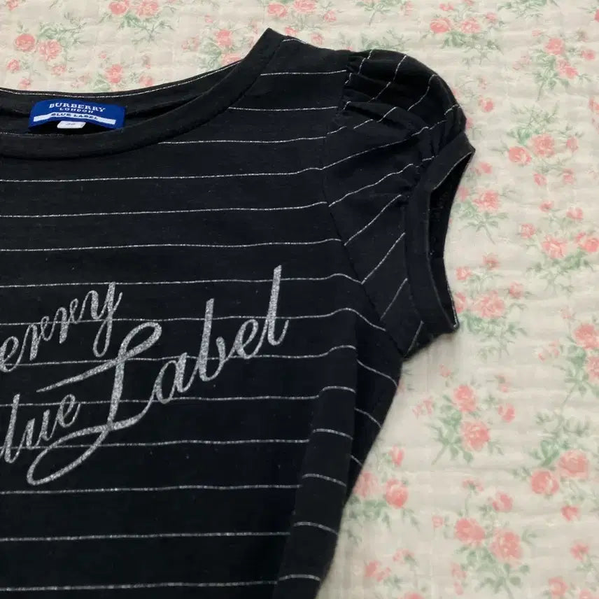 [BUNJANG] Burberry Silver Stripe Printed T-shirt / 버버리 실버 스트라이프 프린팅 반팔 1076 모리걸 y2k 스트릿 갸루