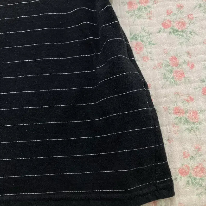 [BUNJANG] Burberry Silver Stripe Printed T-shirt / 버버리 실버 스트라이프 프린팅 반팔 1076 모리걸 y2k 스트릿 갸루