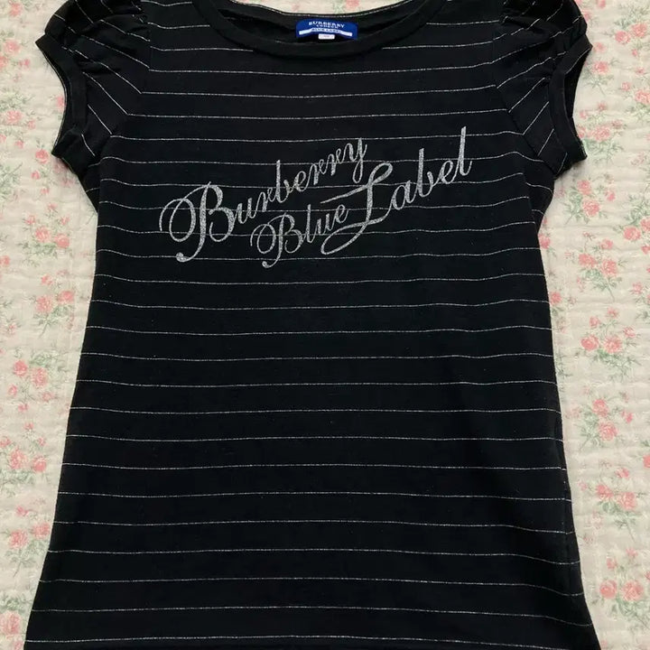 [BUNJANG] Burberry Silver Stripe Printed T-shirt / 버버리 실버 스트라이프 프린팅 반팔 1076 모리걸 y2k 스트릿 갸루