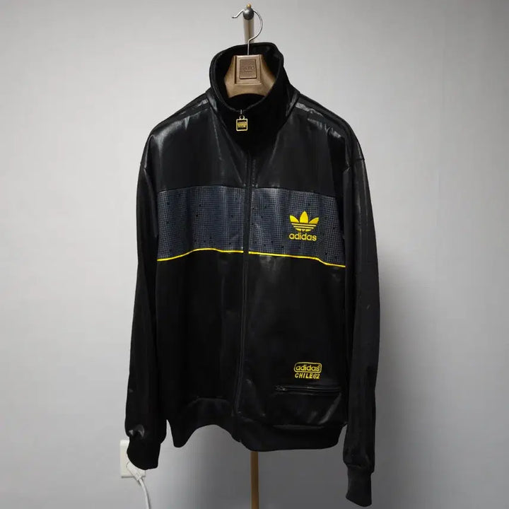 [SOLD OUT] L ) 레어템 아디다스 올드스쿨 칠레 져지