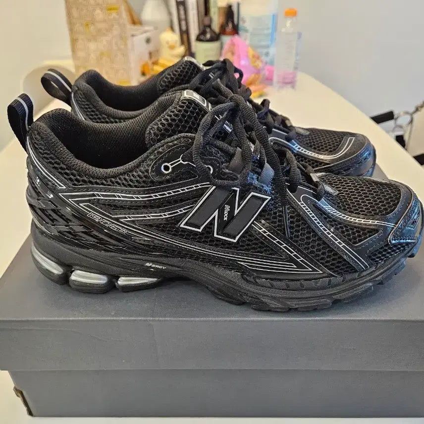 [BUNJANG] New Balance 1906R Black Silver Metallic Sneakers / 뉴발란스 1906 블랙 실버 메탈릭 270사이즈