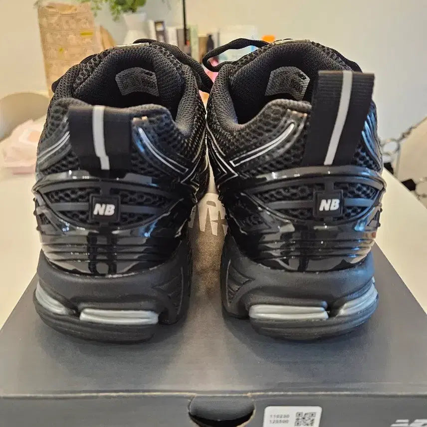 [BUNJANG] New Balance 1906R Black Silver Metallic Sneakers / 뉴발란스 1906 블랙 실버 메탈릭 270사이즈