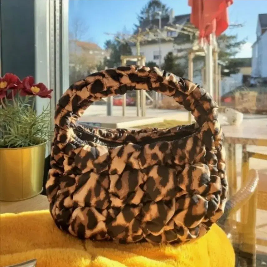 [SOLD OUT] cos  퀼티드 미니백 레오파드