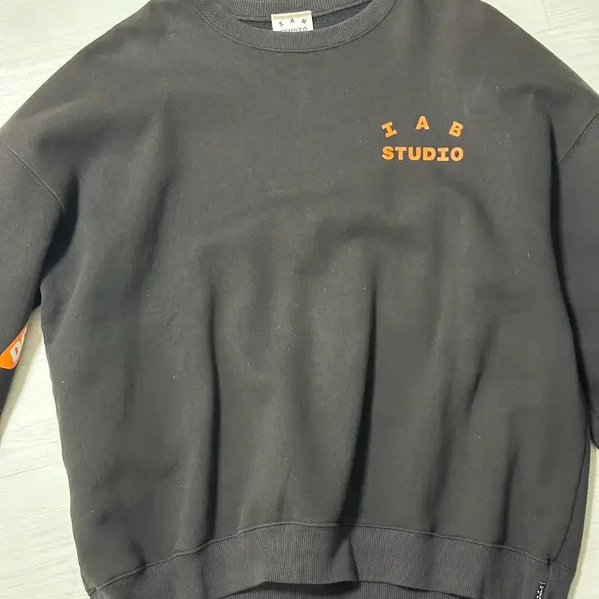 [BUNJANG] IAB Studio Doosan Sweatshirt XL / 아이앱 스튜디오 두산 맨투맨 xl