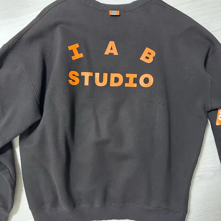 [BUNJANG] IAB Studio Doosan Sweatshirt XL / 아이앱 스튜디오 두산 맨투맨 xl