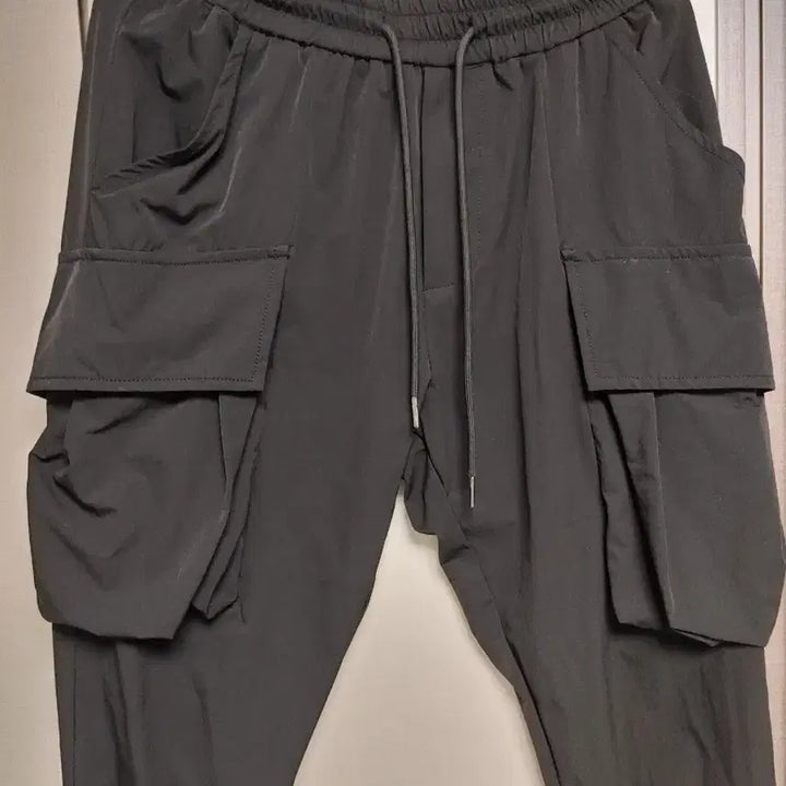 [BUNJANG] Black Cargo Jogger Pants with Elastic Waistband / 블랙 카고 조거팬츠 허리밴딩 바지