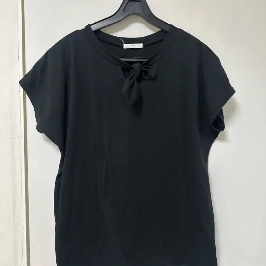 [BUNJANG] Black Ribbon Short Sleeve T-Shirt / 검정 리본 반팔 티셔츠