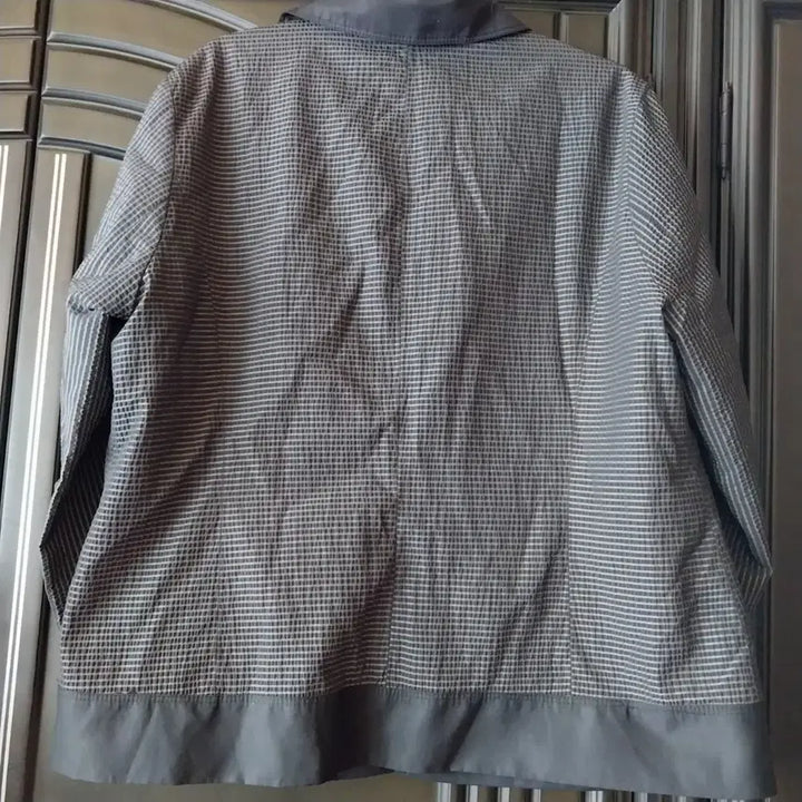 [BUNJANG] Dae Dae Oh Striped Sleeve Black Bomber Jacket / 대대오 스트라이프 소매 블랙 봄버 자켓