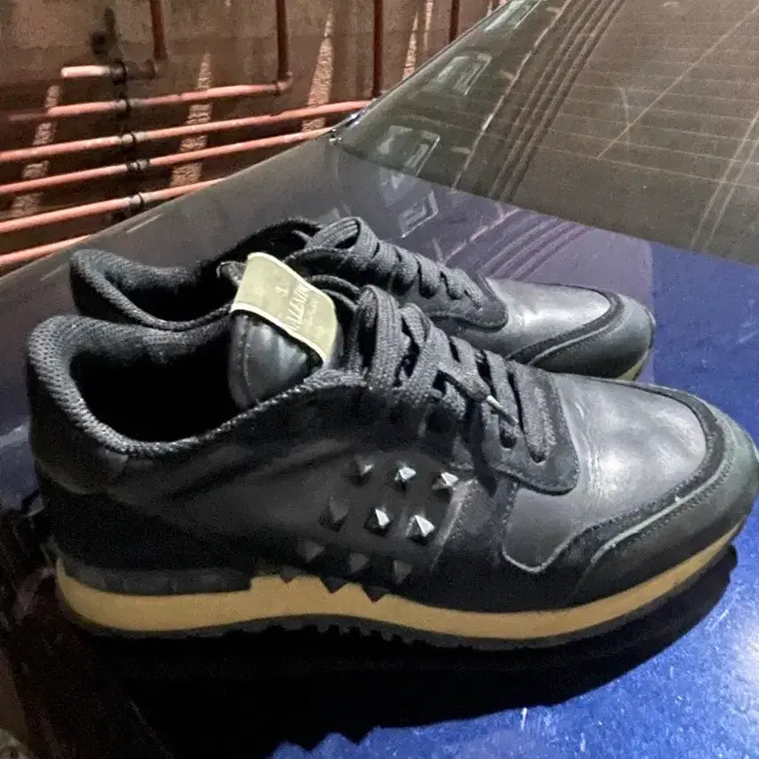 [BUNJANG] Valentino Rockstud Black Sneakers / 발렌티노 락스터드 블랙 스니커즈
